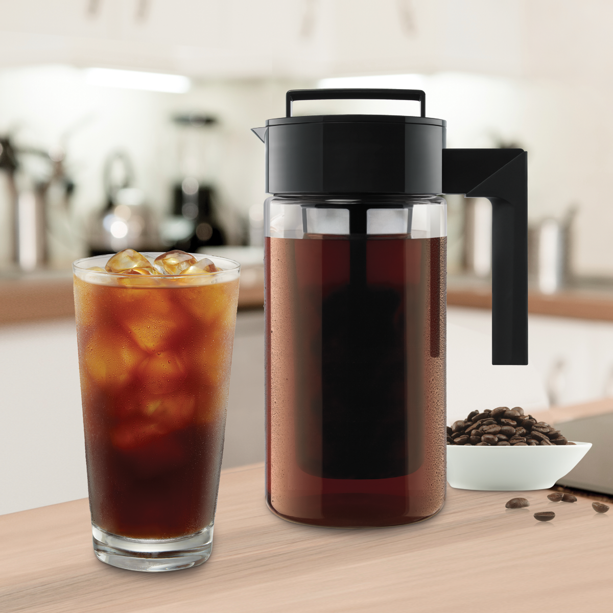 cold-brew-coffee-maker-k4 10310-ColdBrewCoffeeMaker-1qt-lifestyle2.png
