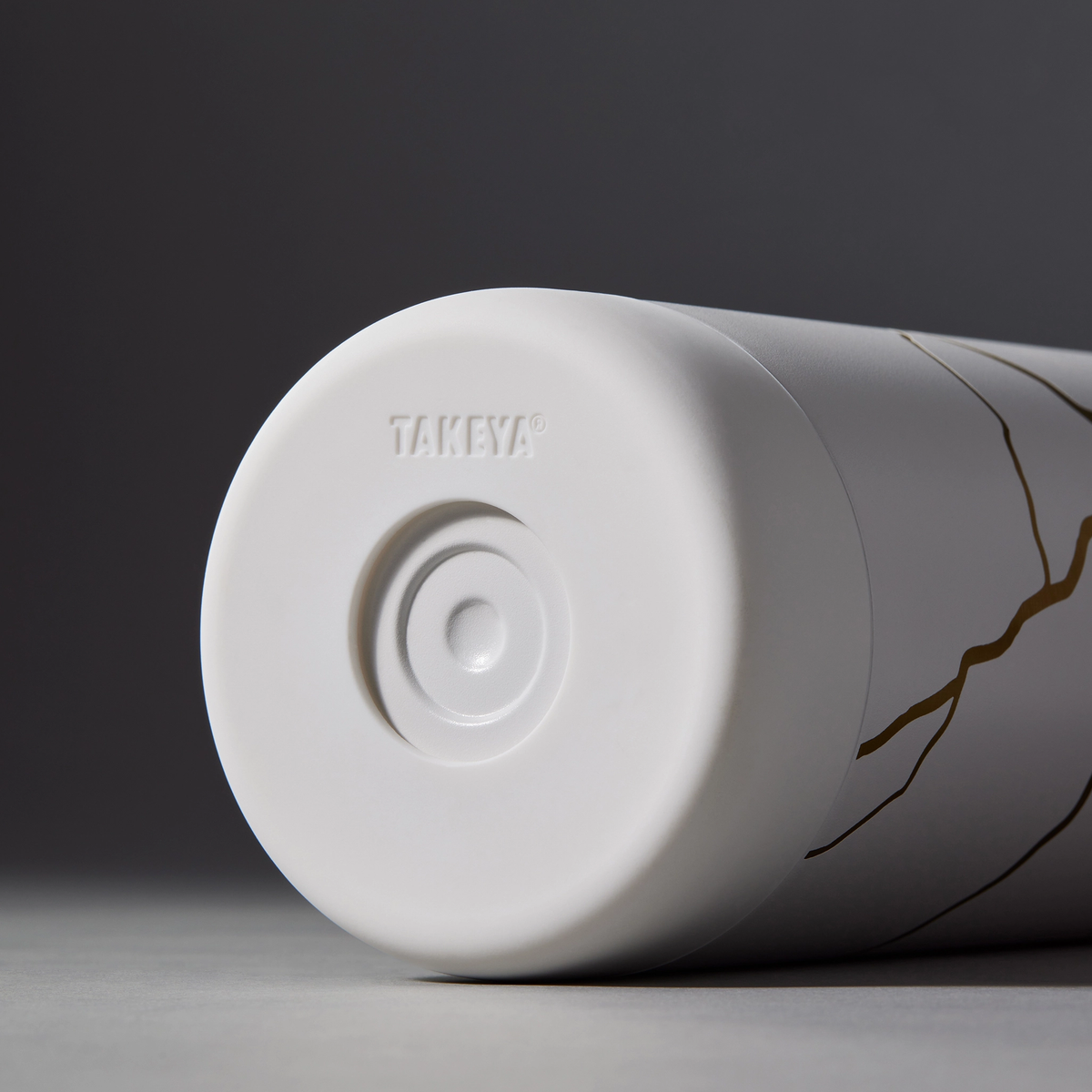 kintsugi-water-bottle-with-straw-lid-i8 51389-TK_HO25_Kintsugi_Takeya9255.png