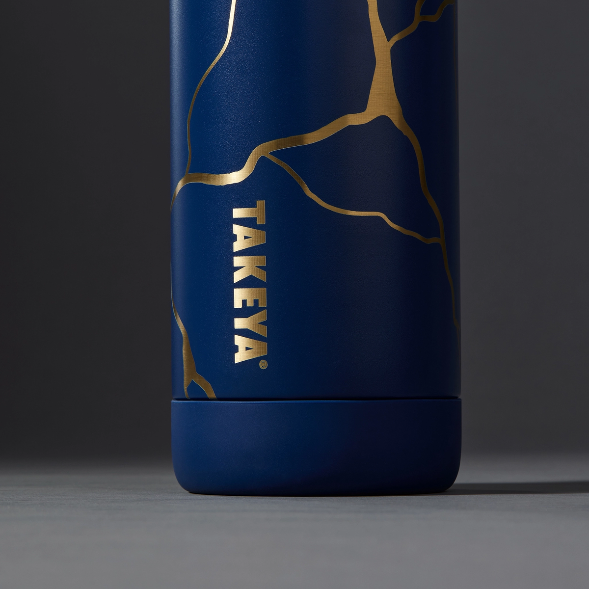 kintsugi-water-bottle-with-spout-lid-l0 51390-TK_HO25_Kintsugi_Takeya9241_Crop.png
