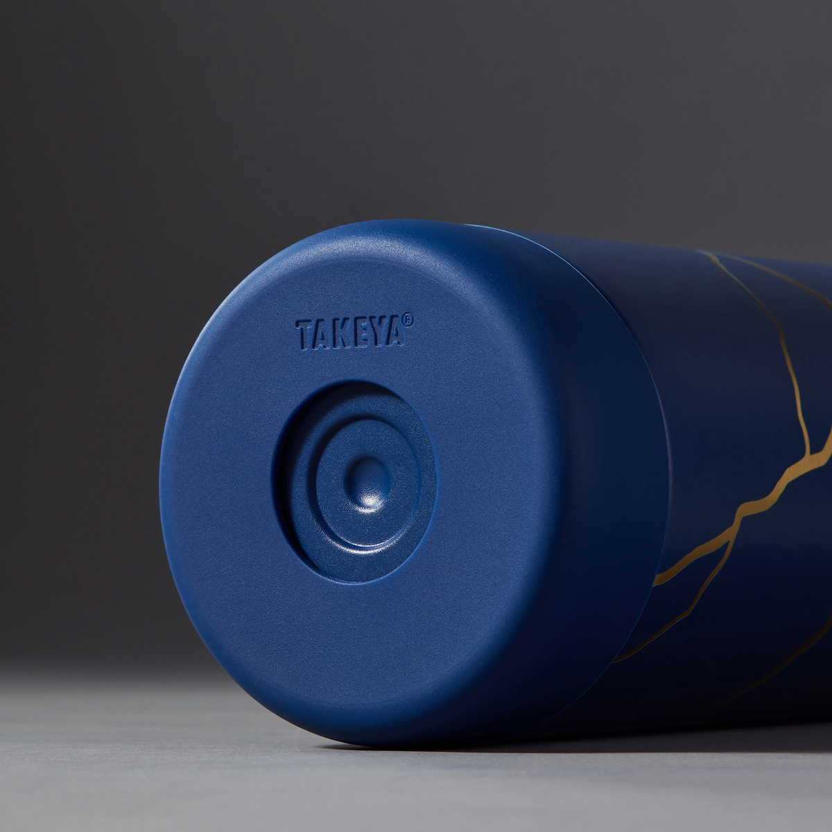 kintsugi-water-bottle-with-spout-lid-l0 51390-TK_HO25_Kintsugi_Takeya9249.png